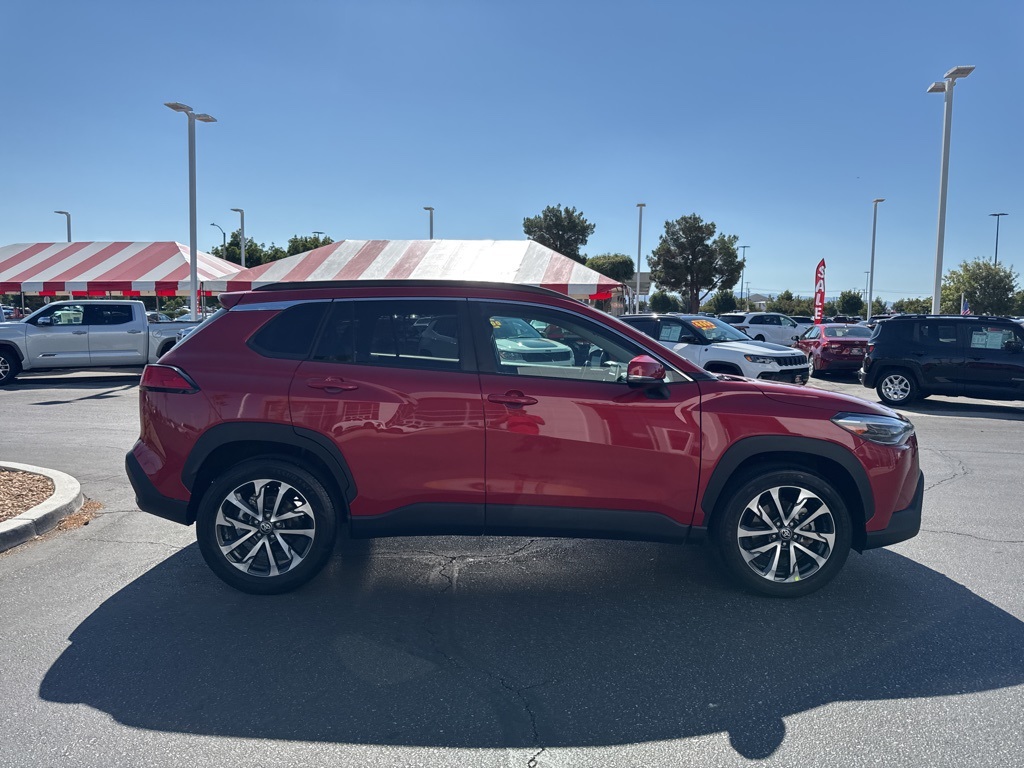 2024 Toyota Corolla Cross XLE photo 5