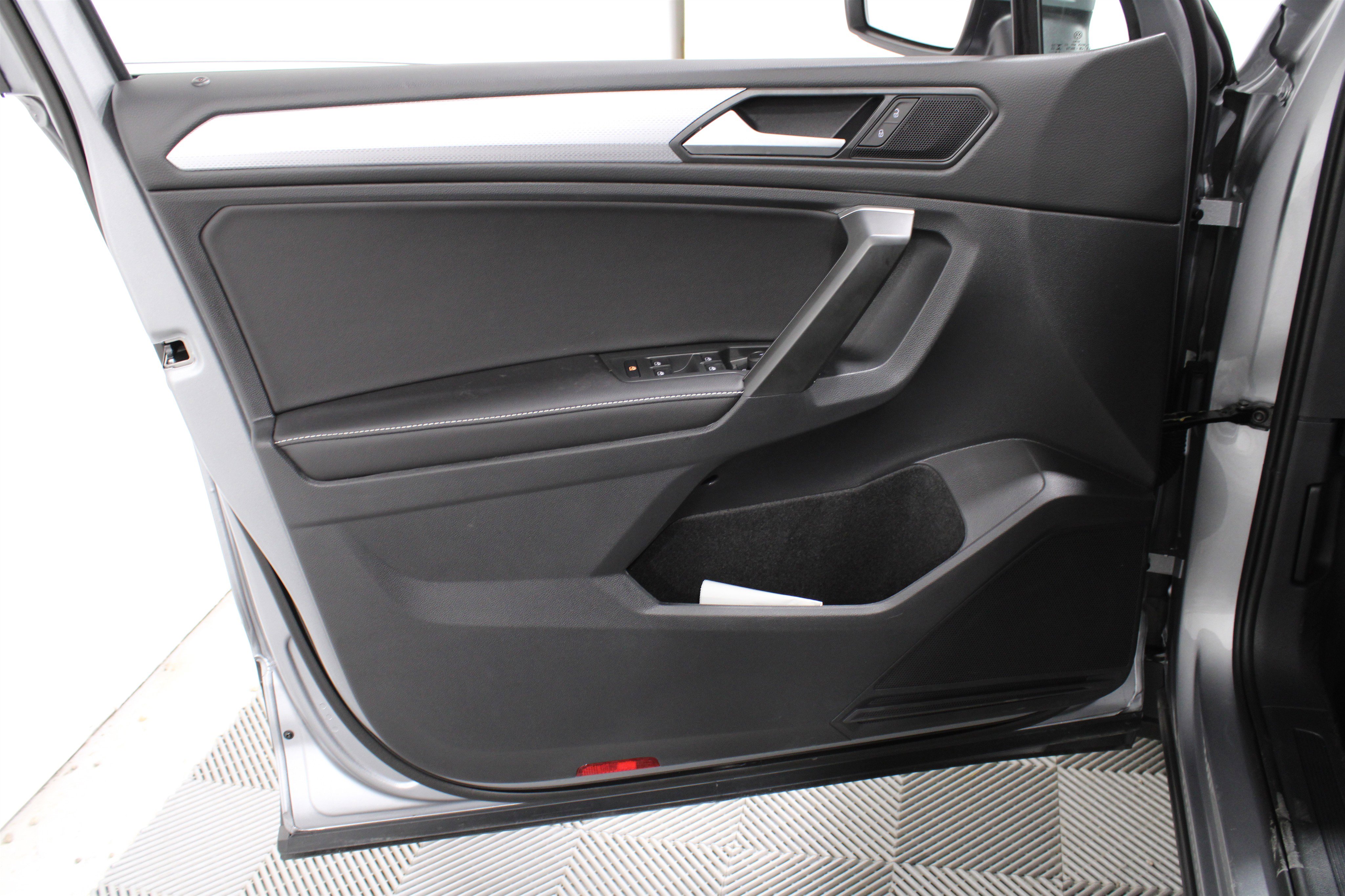 2024 Volkswagen Tiguan S photo 3