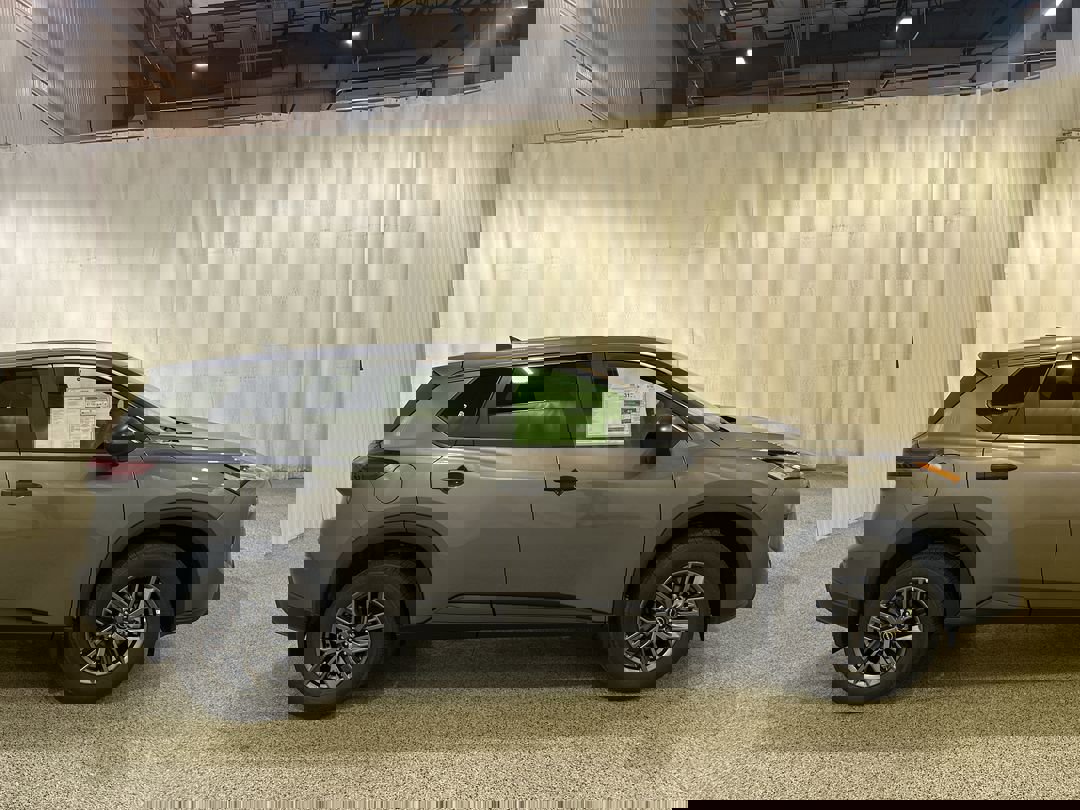 2026 Nissan Rogue S photo 4