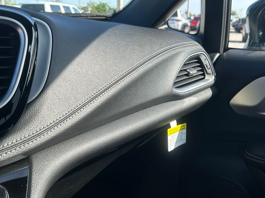 2025 Chrysler Pacifica Limited photo 24