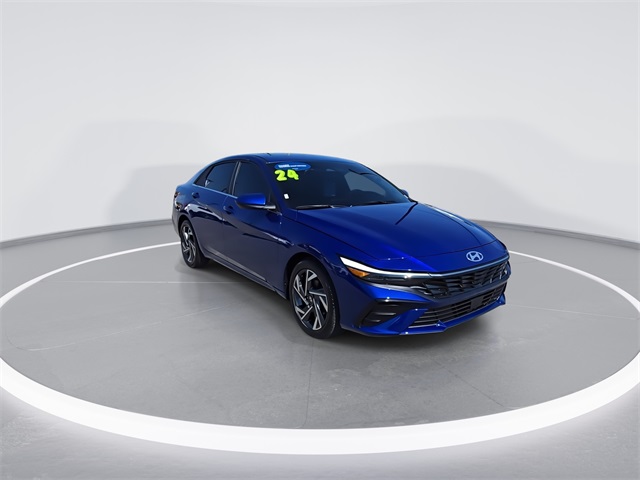 2024 Hyundai Elantra SEL Convenience photo 2