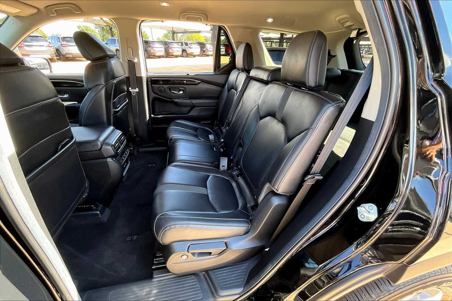 2025 Honda Pilot EX-L photo 16