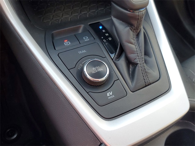 2021 Toyota RAV4 Hybrid XLE photo 25