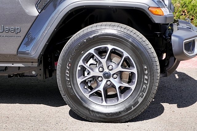 New 2025 Granite Crystal Metallic Clear-Coat Exterior Paint Jeep Sport S image 8