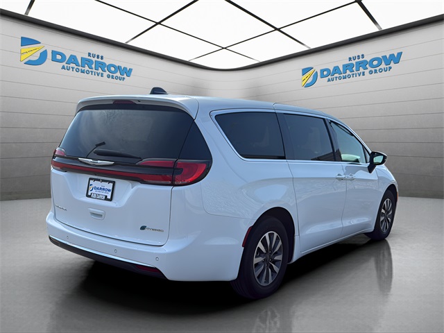 2024 Chrysler Pacifica Hybrid photo 3