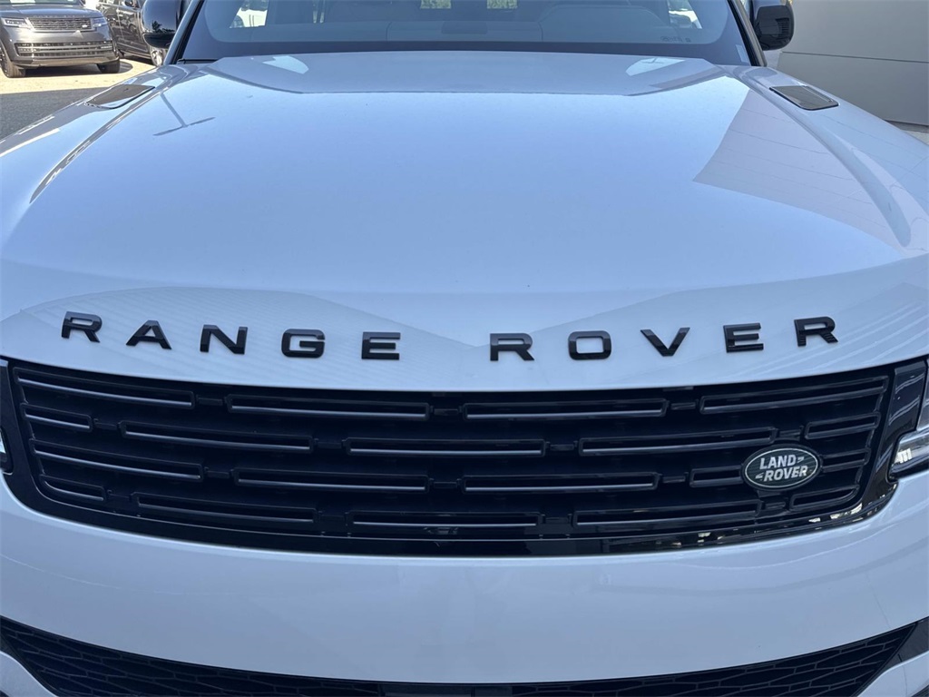 2025 Land Rover Range Rover Sport SE photo 11