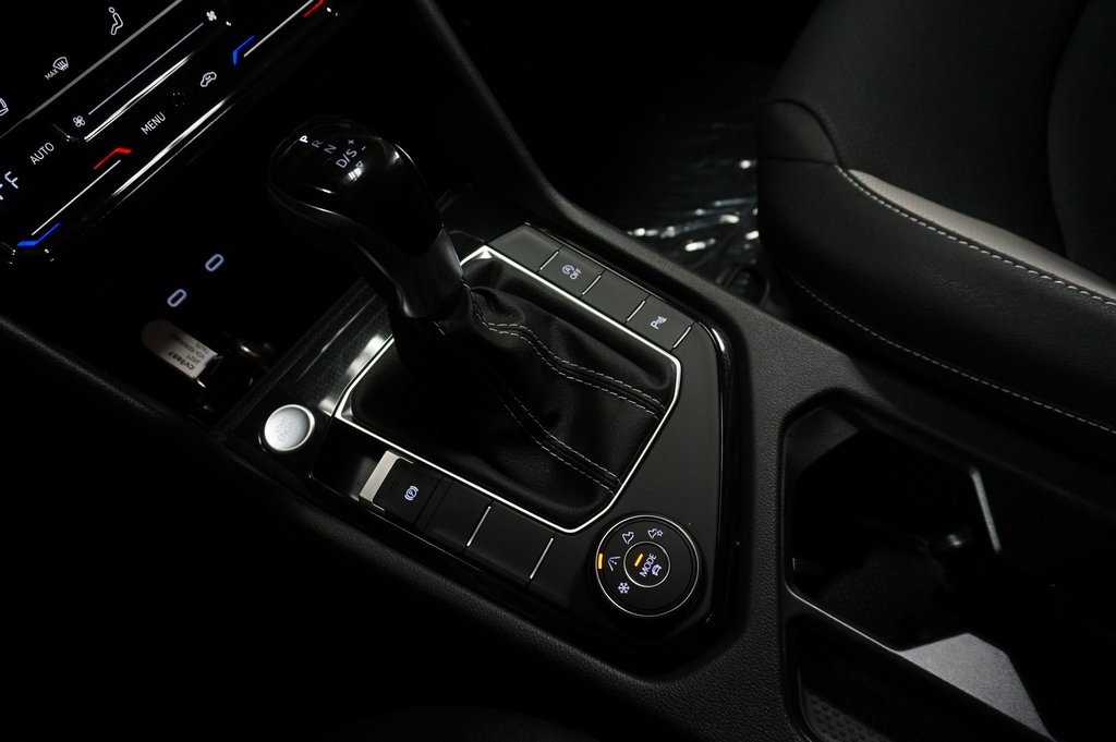 2025 Volkswagen Taos SEL photo 13