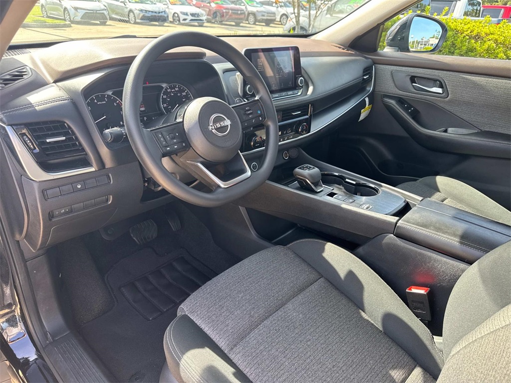 2023 Nissan Rogue SV photo 16