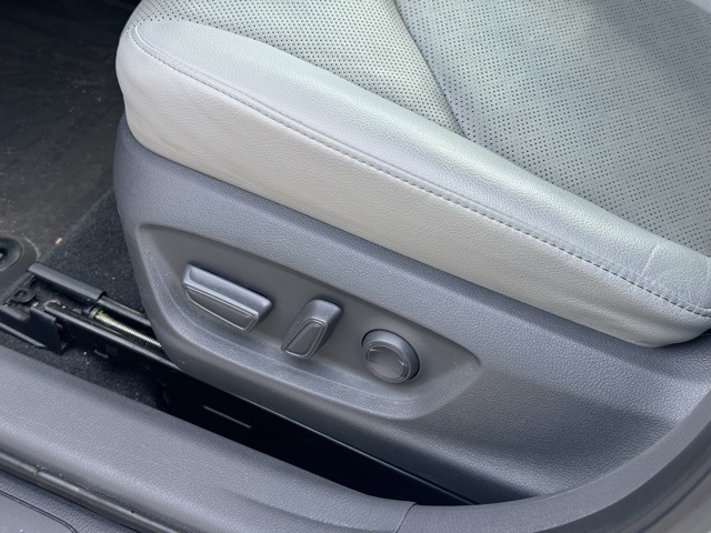 2021 Toyota Camry XSE V6 photo 10