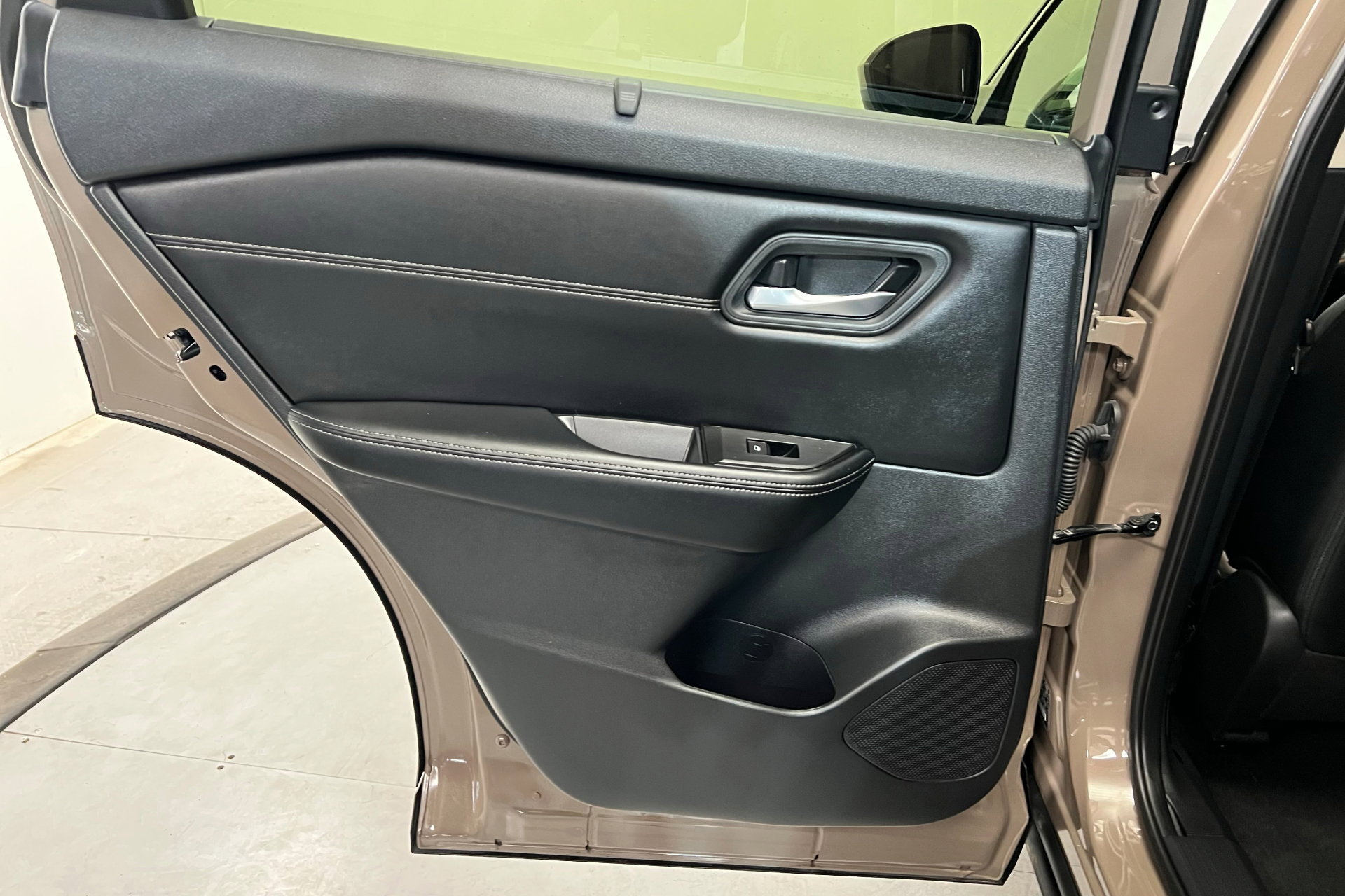 2024 Nissan Rogue SV photo 18