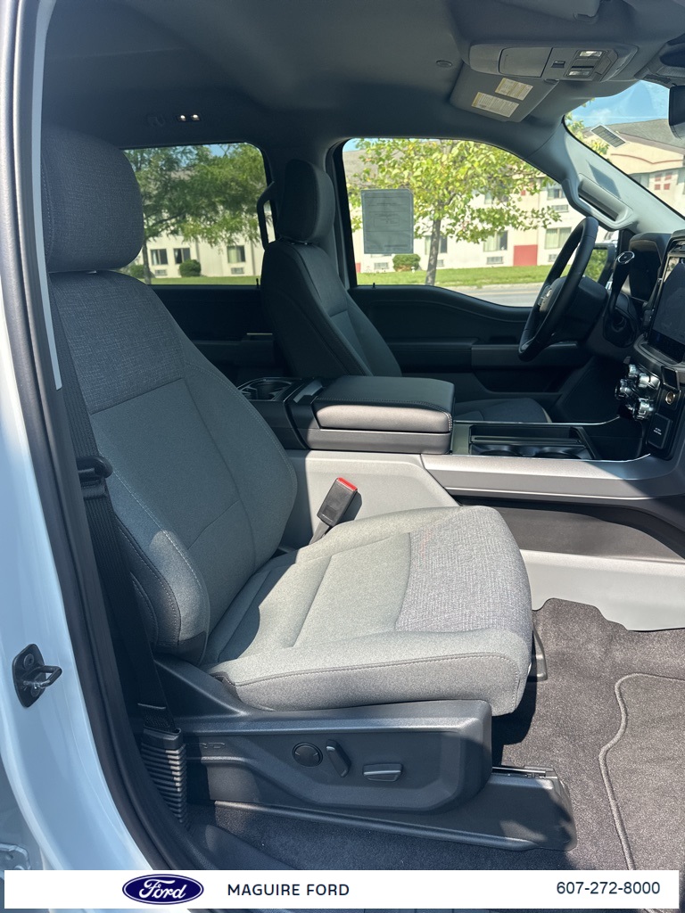 2025 Ford F-150 XLT photo 3