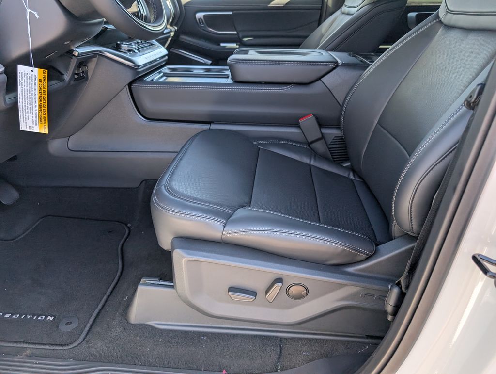 2025 Ford Expedition Platinum photo 4