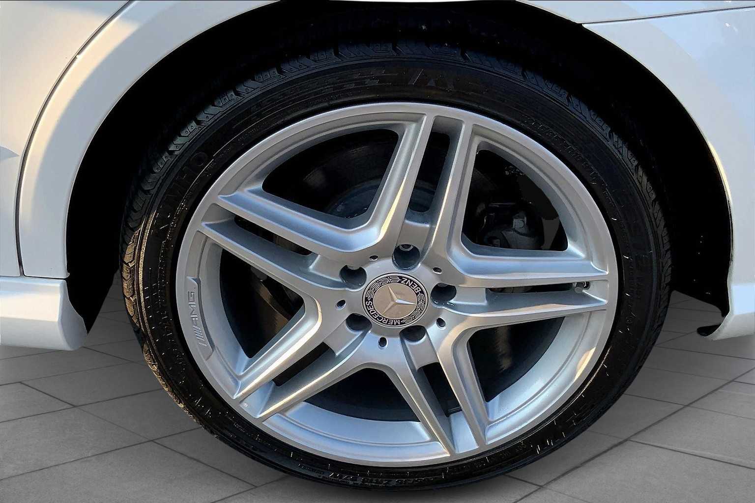 2013 Mercedes Benz E 350 Sport photo 9