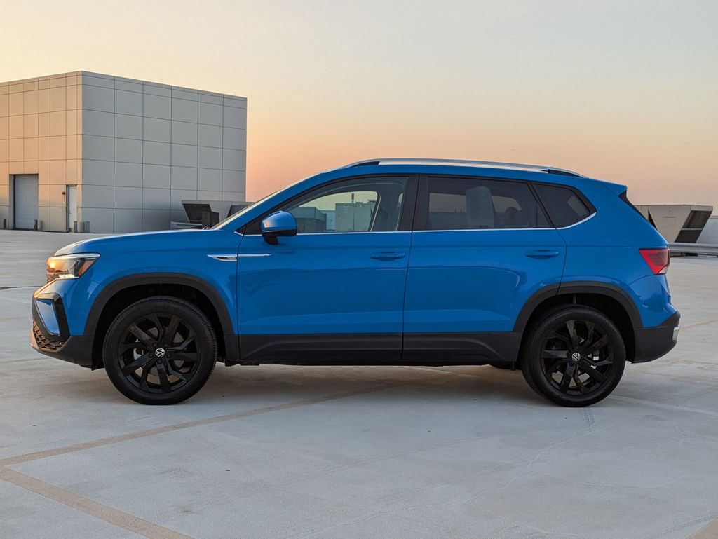 2022 Volkswagen Taos SE photo 4