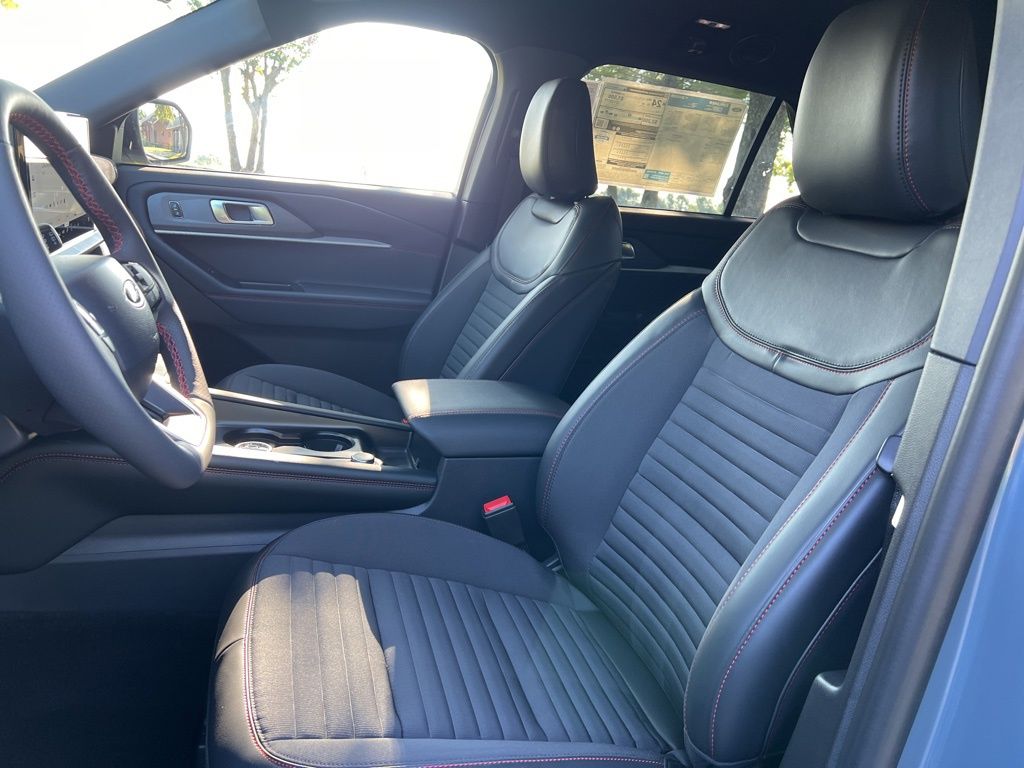 2025 Ford Explorer ST-Line photo 11