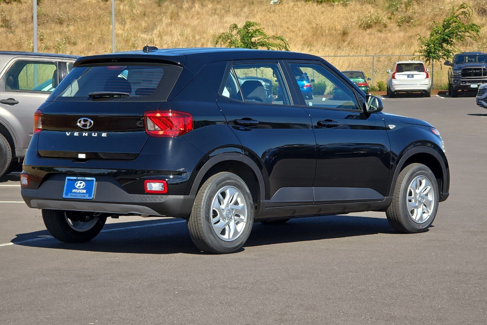 2025 Hyundai Venue SE photo 3