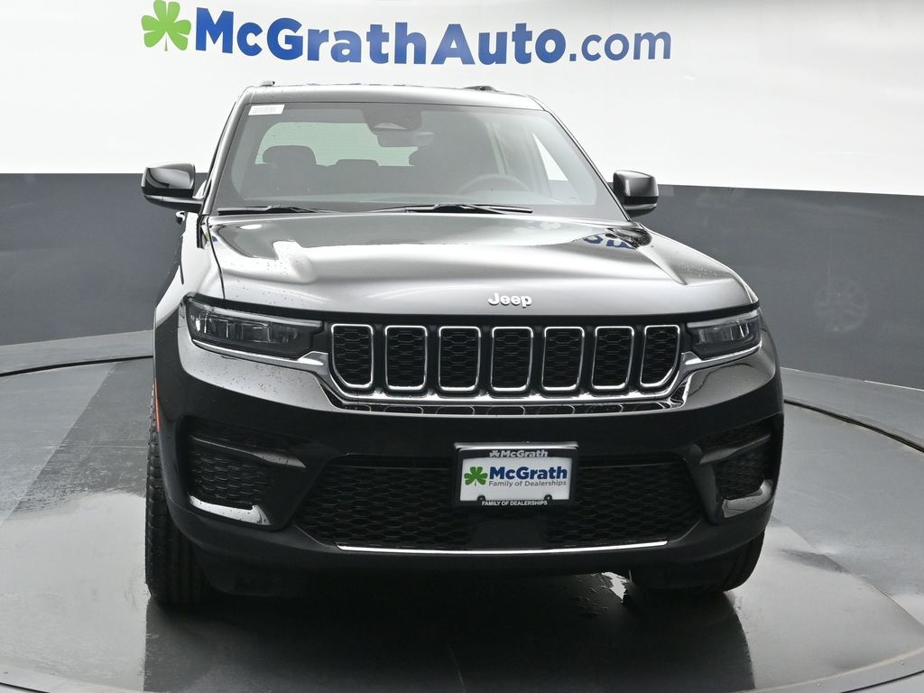 2025 Jeep Grand Cherokee Laredo photo 2