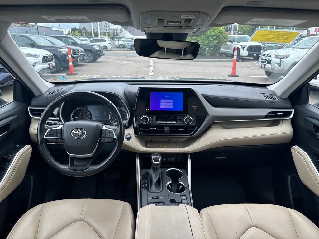 2023 Toyota Highlander XLE photo 2