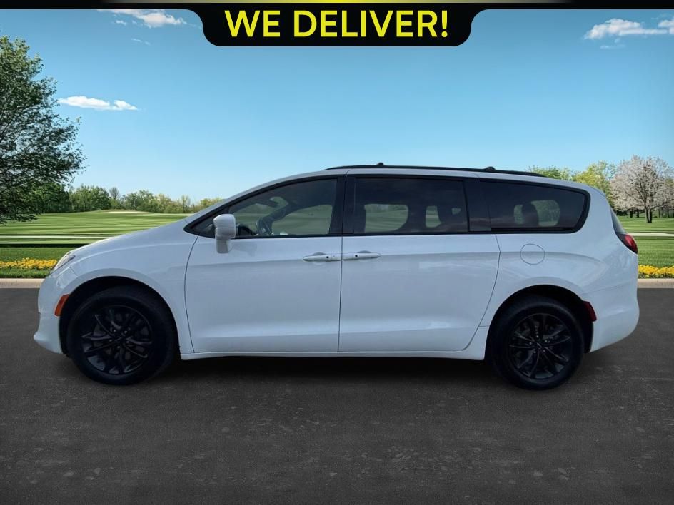 2020 Chrysler Pacifica Touring L photo 2