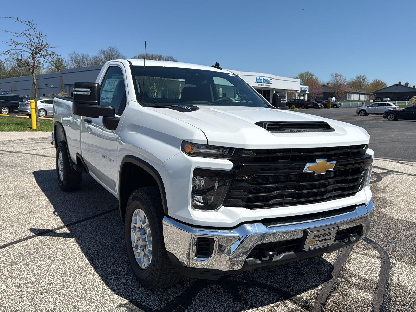 2025 Chevrolet Silverado 3500HD photo 2