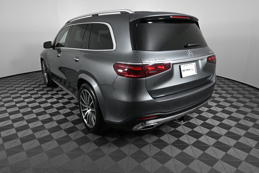 2025 Mercedes Benz GLS 450 4MATIC photo 2