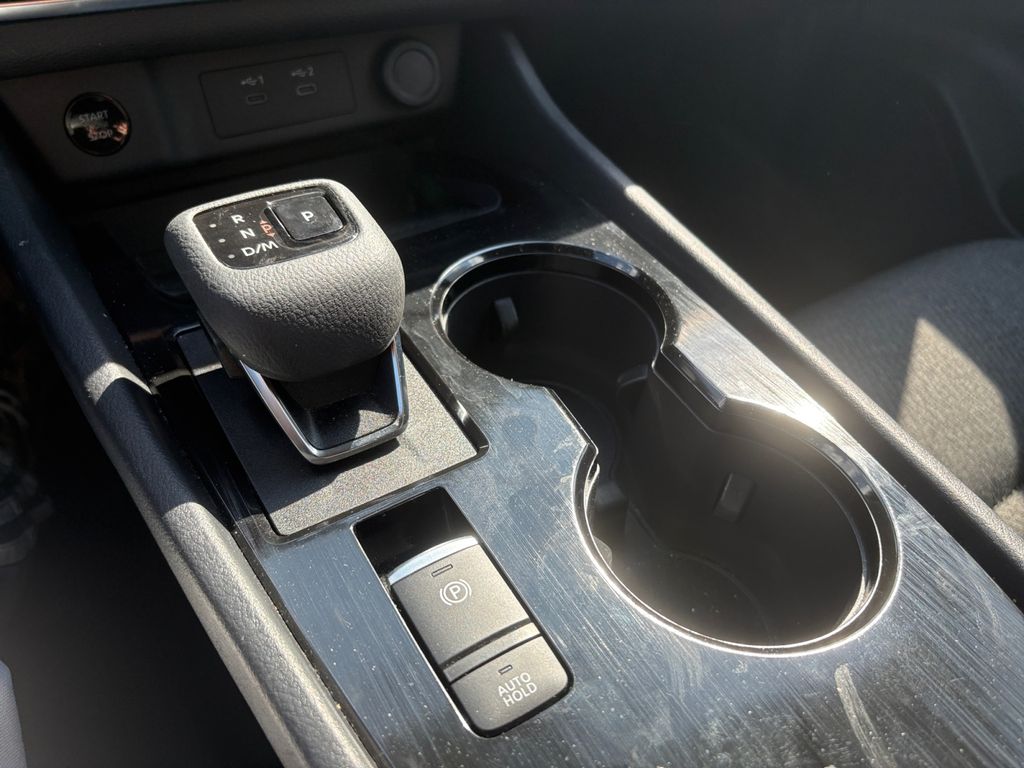 2024 Nissan Rogue SV photo 17