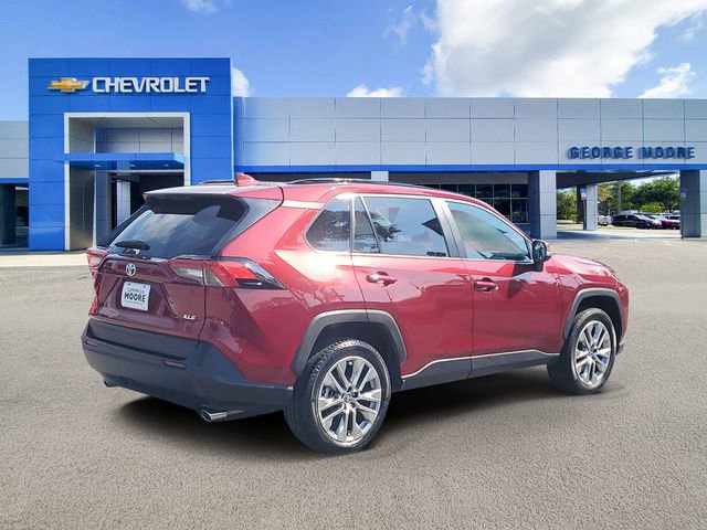 2023 Toyota RAV4 XLE Premium photo 4