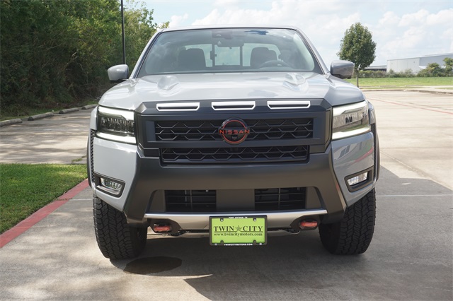 2026 Nissan Frontier PRO-4X photo 2