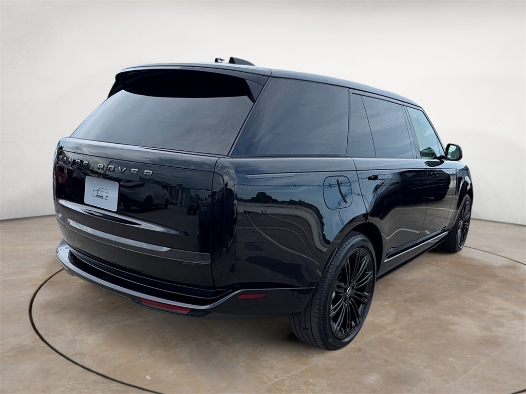 2025 Land Rover Range Rover SE photo 3