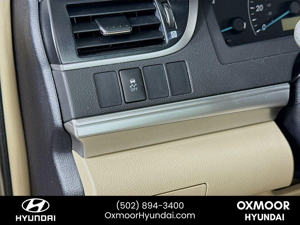 2013 Toyota Camry L photo 9