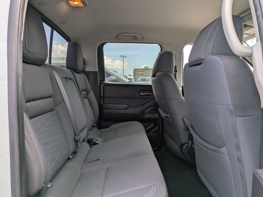 2022 Nissan Frontier SV photo 23