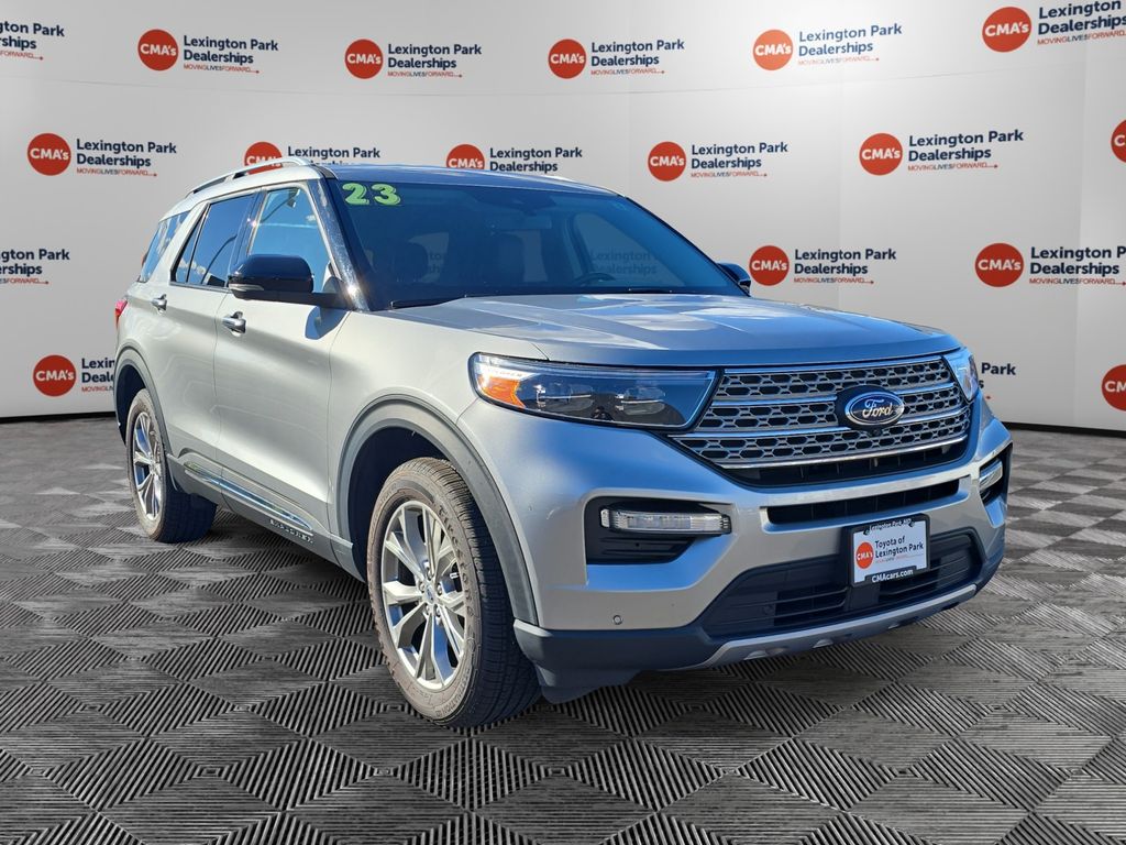 2023 Ford Explorer Limited's photo