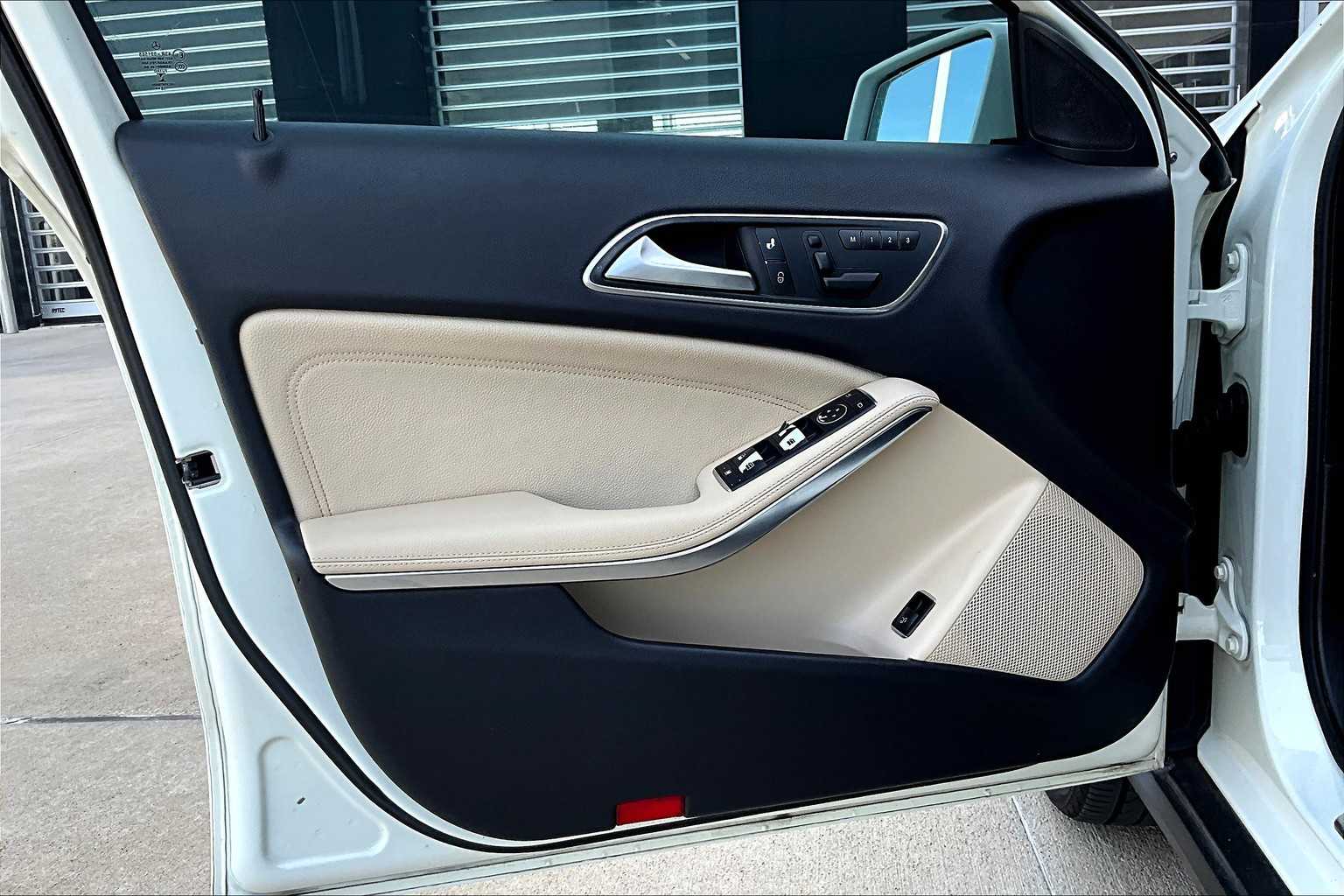 2016 Mercedes Benz GLA 250 photo 17
