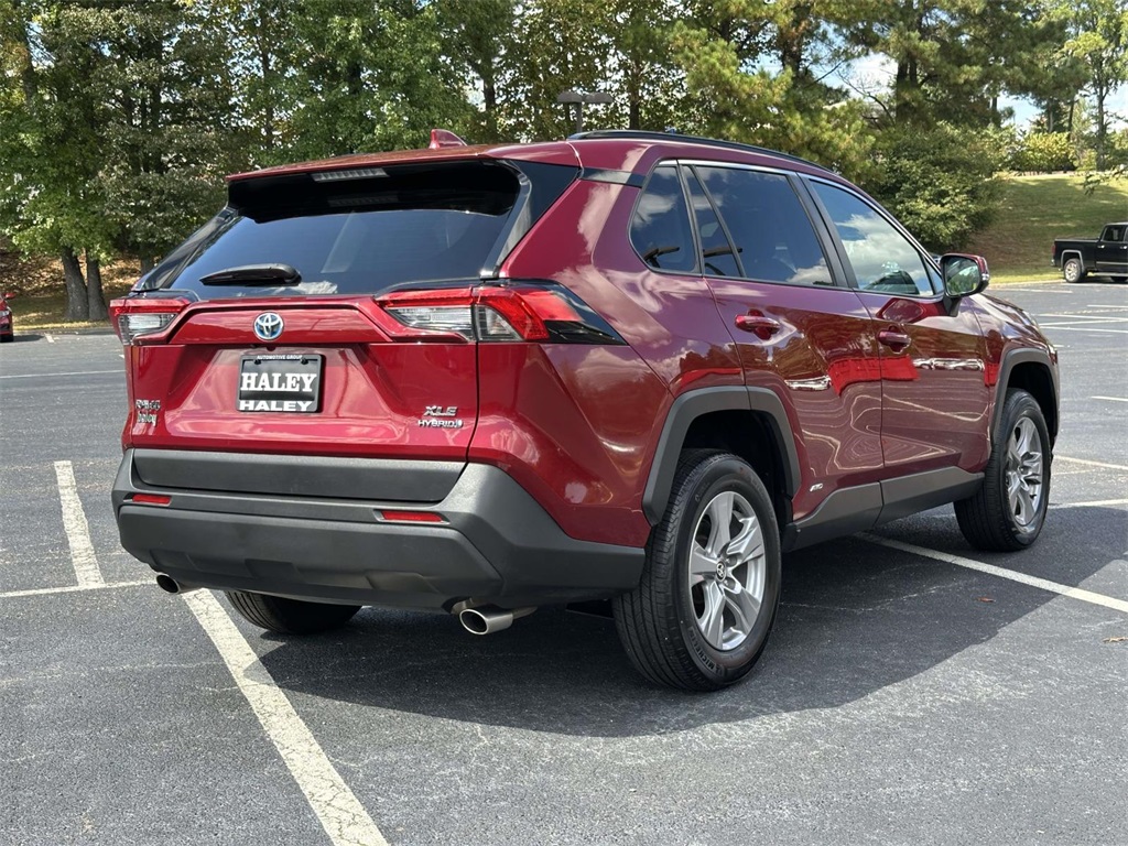 2024 Toyota RAV4 Hybrid XLE photo 9