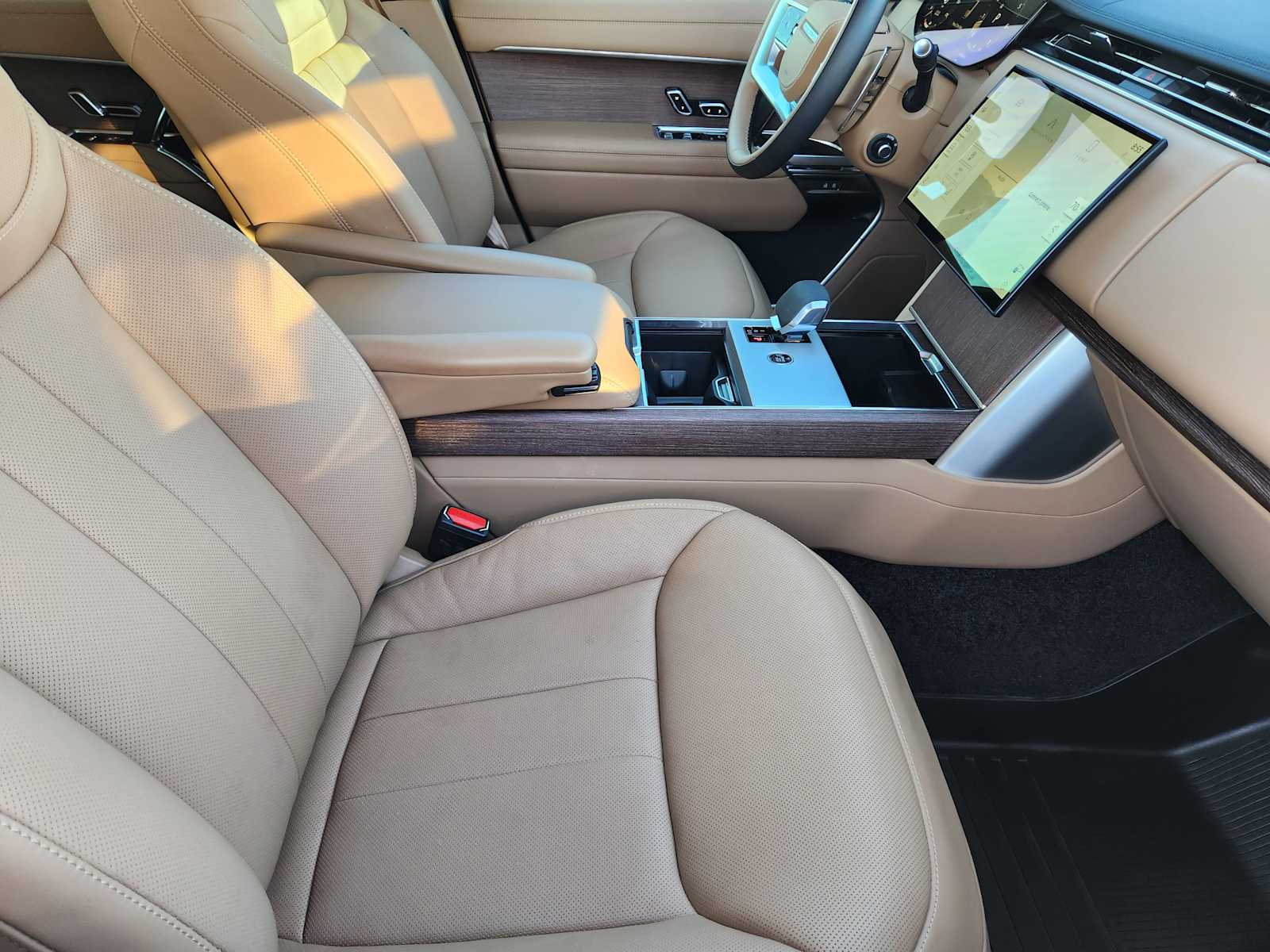 2025 Land Rover Range Rover SE photo 11