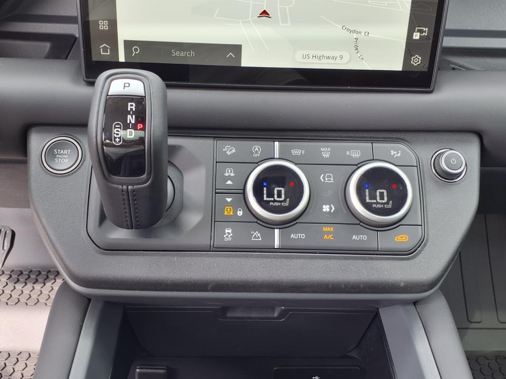 2025 Land Rover Defender 110 S photo 13