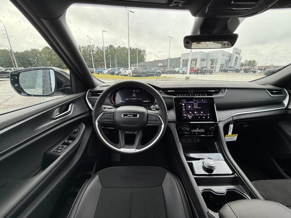 2025 Jeep Grand Cherokee Altitude X photo 12