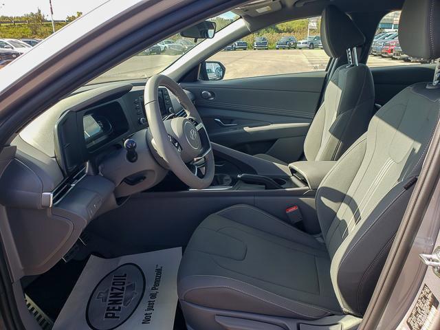 2025 Hyundai Elantra SEL Sport photo 10