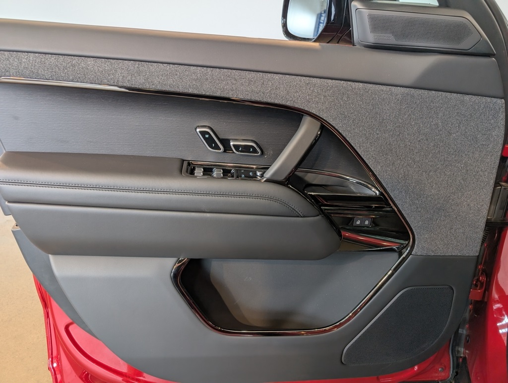 2025 Land Rover Range Rover Sport SE photo 8