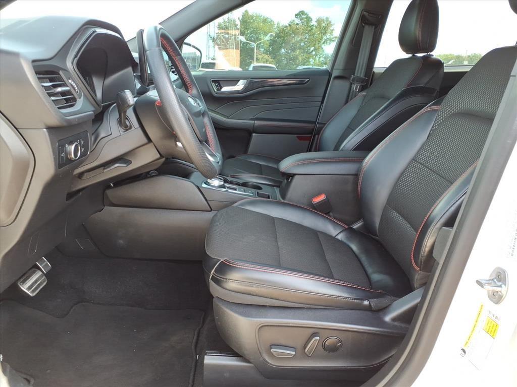 2024 Ford Escape ST-Line photo 2