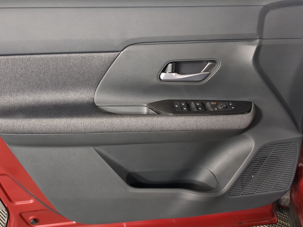 2025 Nissan Kicks SV photo 10