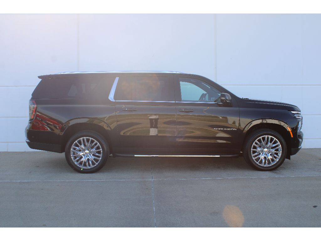 2026 Chevrolet Suburban LT photo 6
