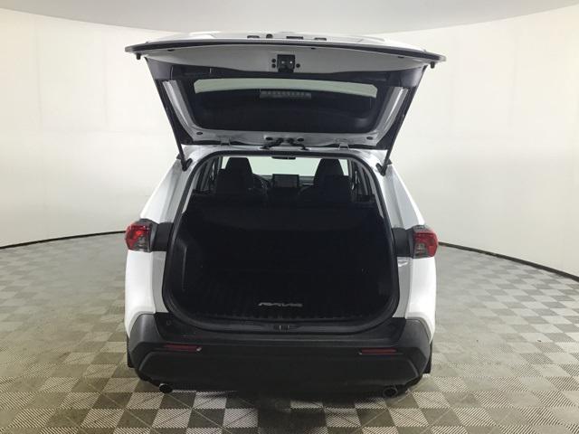 2021 Toyota RAV4 LE photo 19