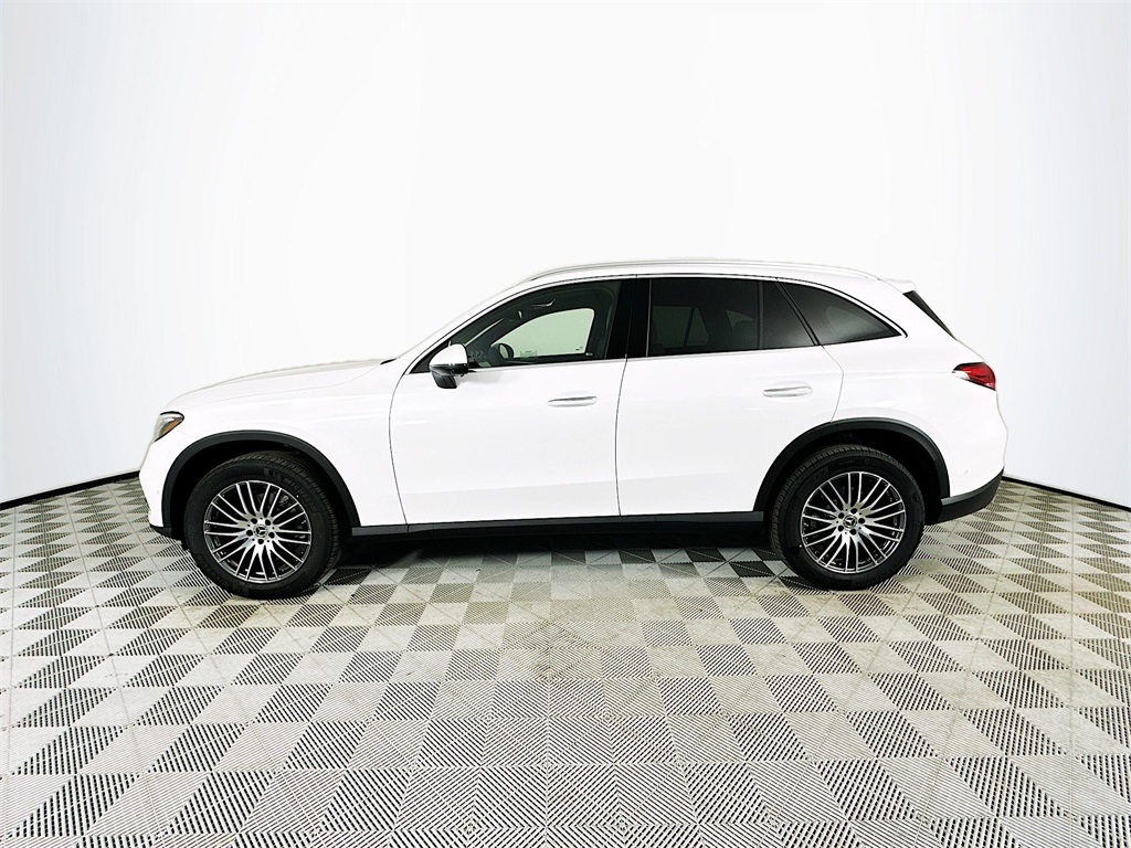 2026 Mercedes Benz GLC 300 4MATIC photo 4