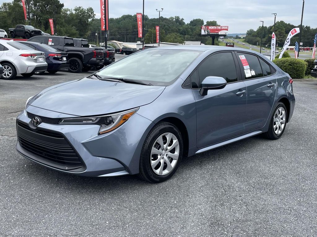 2025 Toyota Corolla LE photo 4