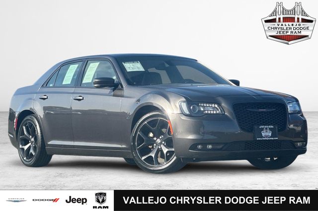 2023 Chrysler 300 S's photo