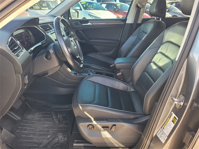 2019 Volkswagen Tiguan SEL Premium photo 3