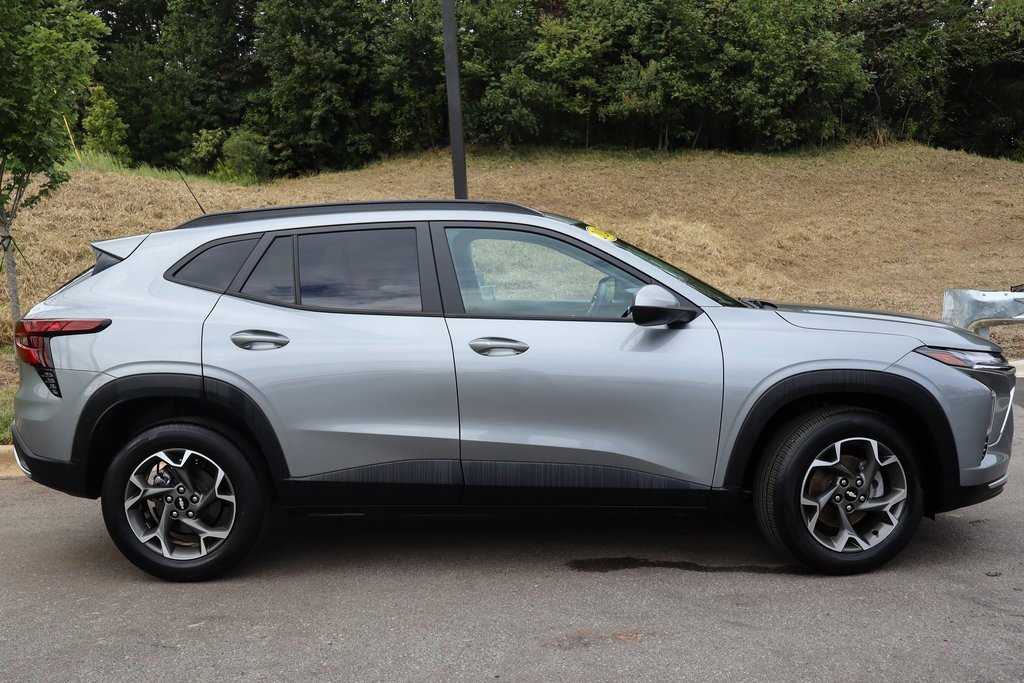 2024 Chevrolet Trax LT photo 8