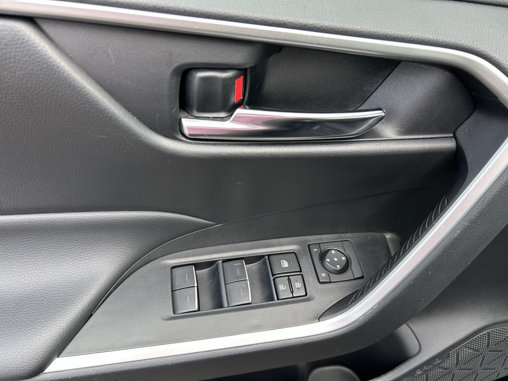 2024 Toyota RAV4 XLE photo 7