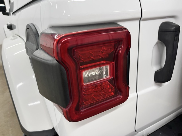 2021 Jeep Wrangler Unlimited Sahara photo 7